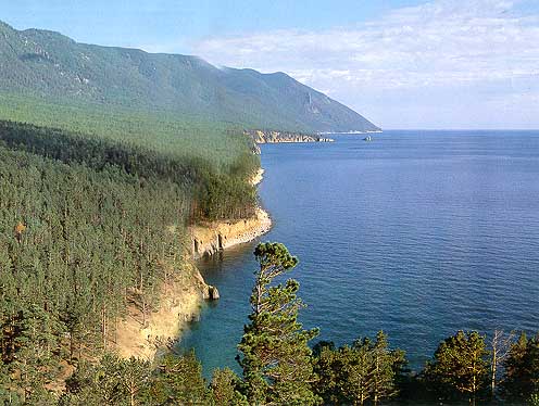 Озеро Байкал, на берегах которого расположен один из Великих Пней